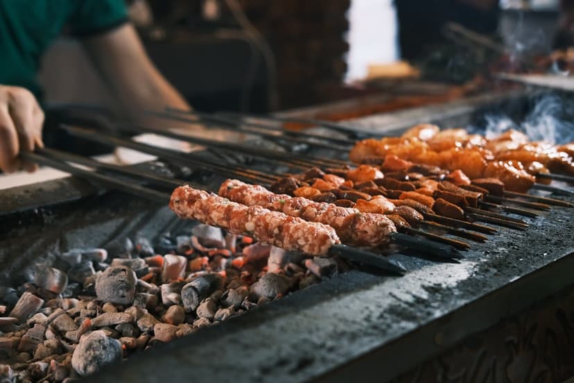 Kömür ateşinde ızgara kebap (temsili görsel)