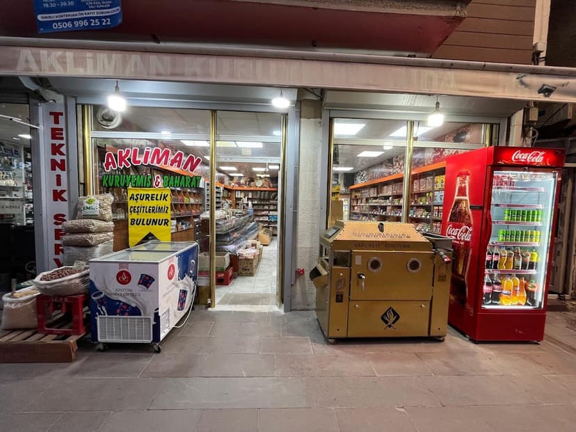 Akliman Kuruyemiş dükkân içi