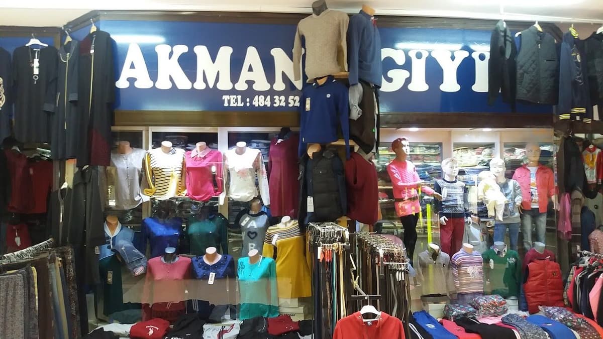 Akman Giyim mağaza cephesi ve tabelası