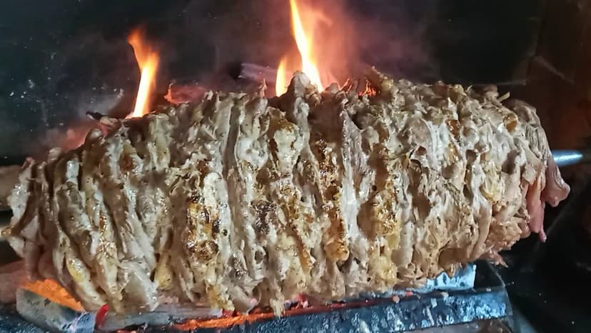 Odun ateşinde pişen cağ kebap — Aksu Cağ Kebap
