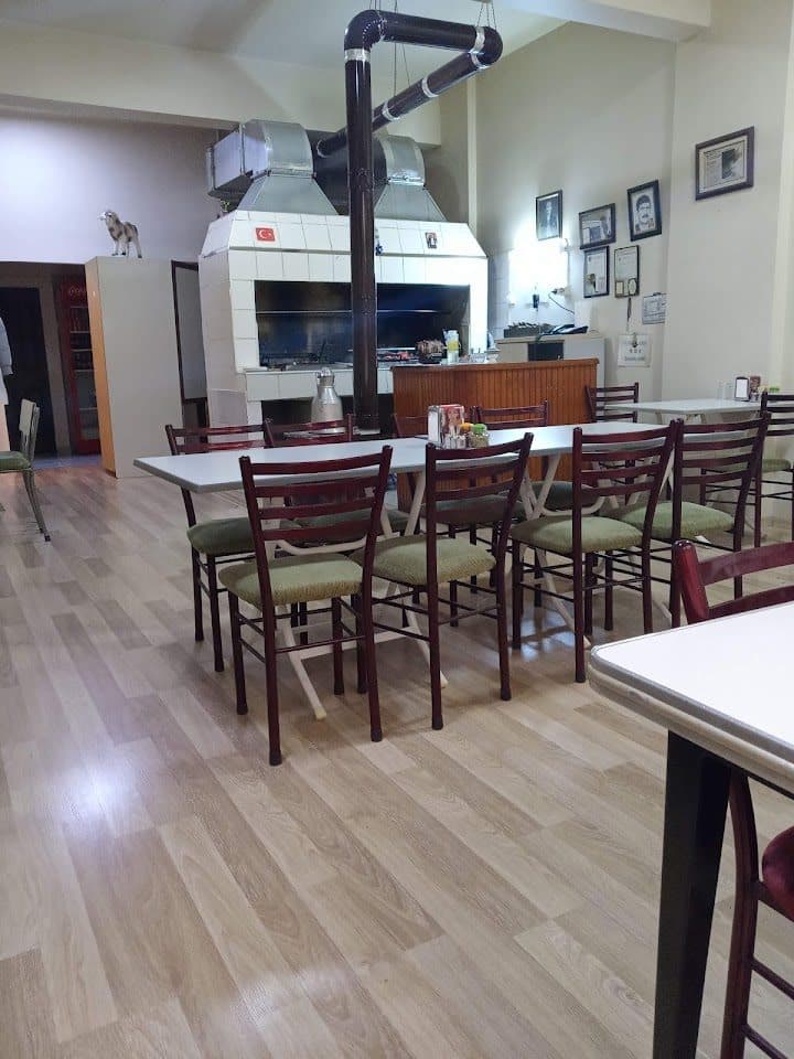 Mekanın iç görünümü ve oturma alanı