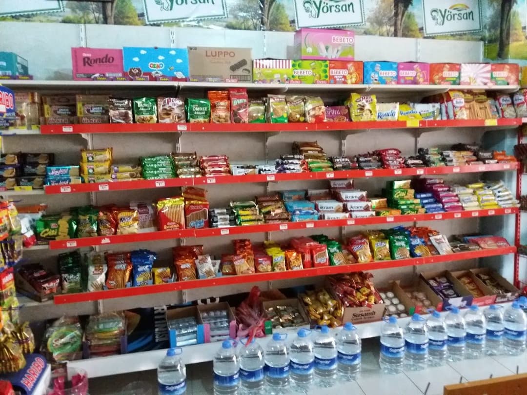 Market içi ürün rafları