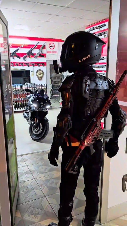 Mağaza iç mekan — outdoor ve taktik ekipman