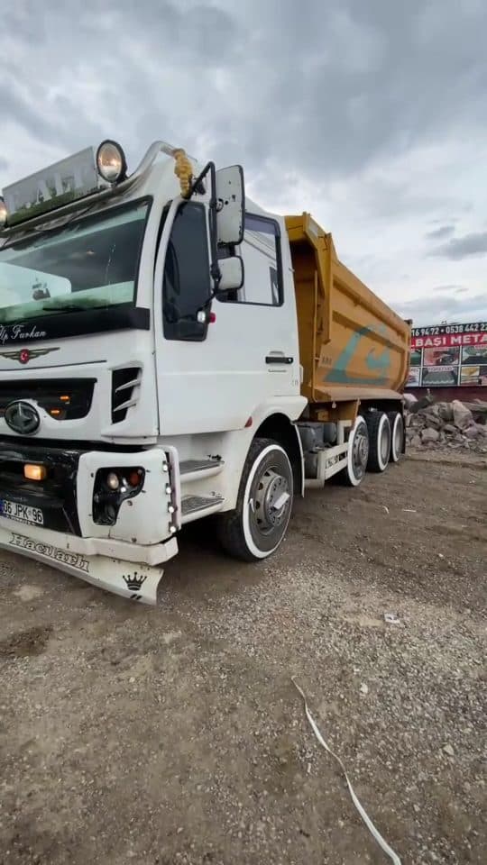 Hafriyat ve nakliyat damperli kamyonu