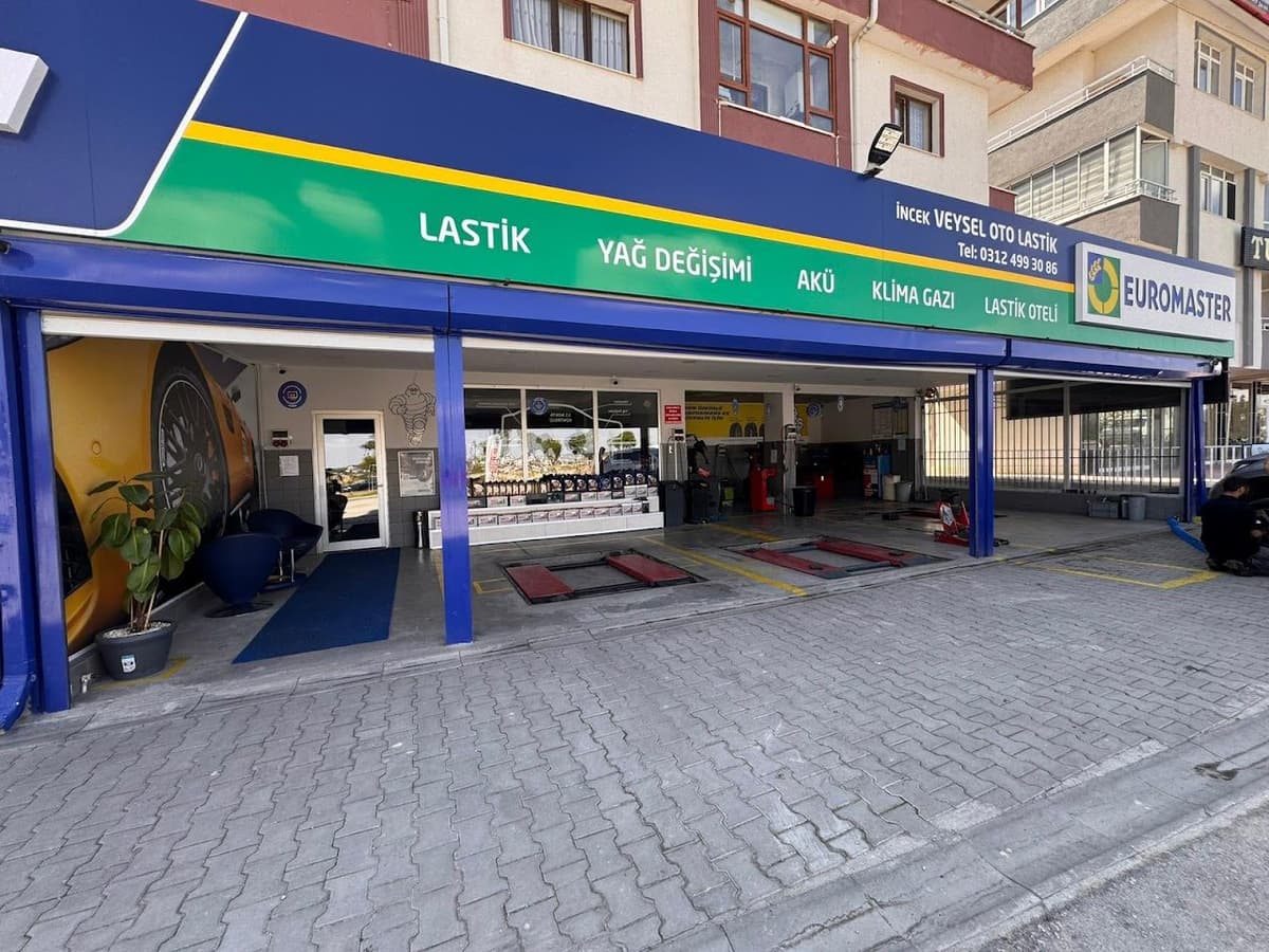 Euromaster lastik bayisi cephesi (Lastik · Yağ · Akü · Klima Gazı · Lastik Oteli)
