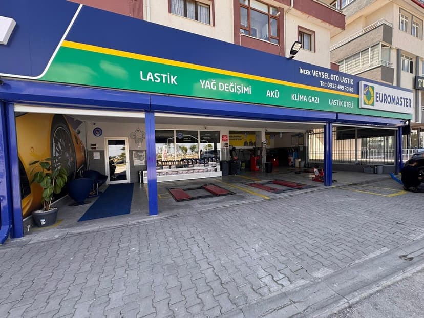 Euromaster lastik bayisi cephesi (Lastik · Yağ · Akü · Klima Gazı · Lastik Oteli)