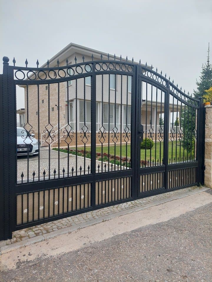 Ferforje bahçe kapısı uygulaması
