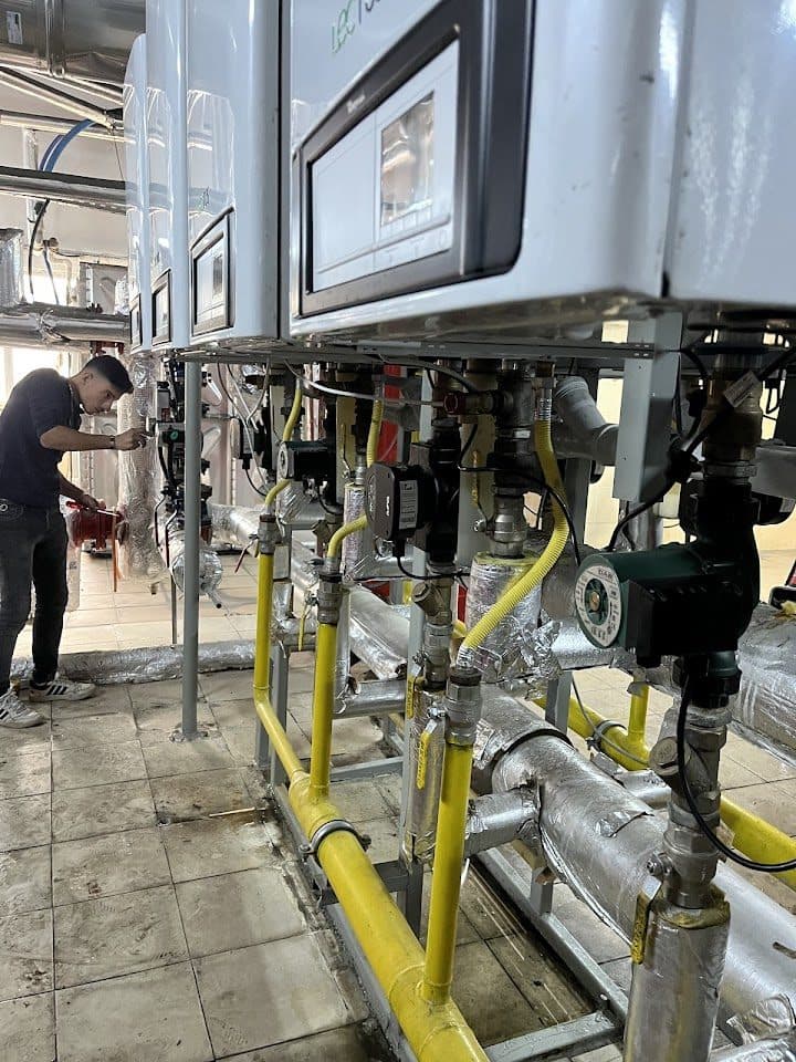 Kombi kaskad sistemi üzerinde servis çalışması