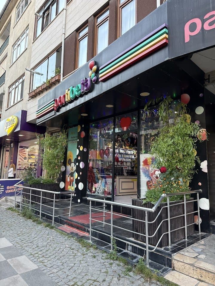 Dükkânımızın önü