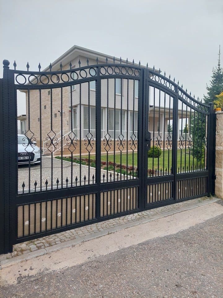 Ferforje villa giriş kapısı