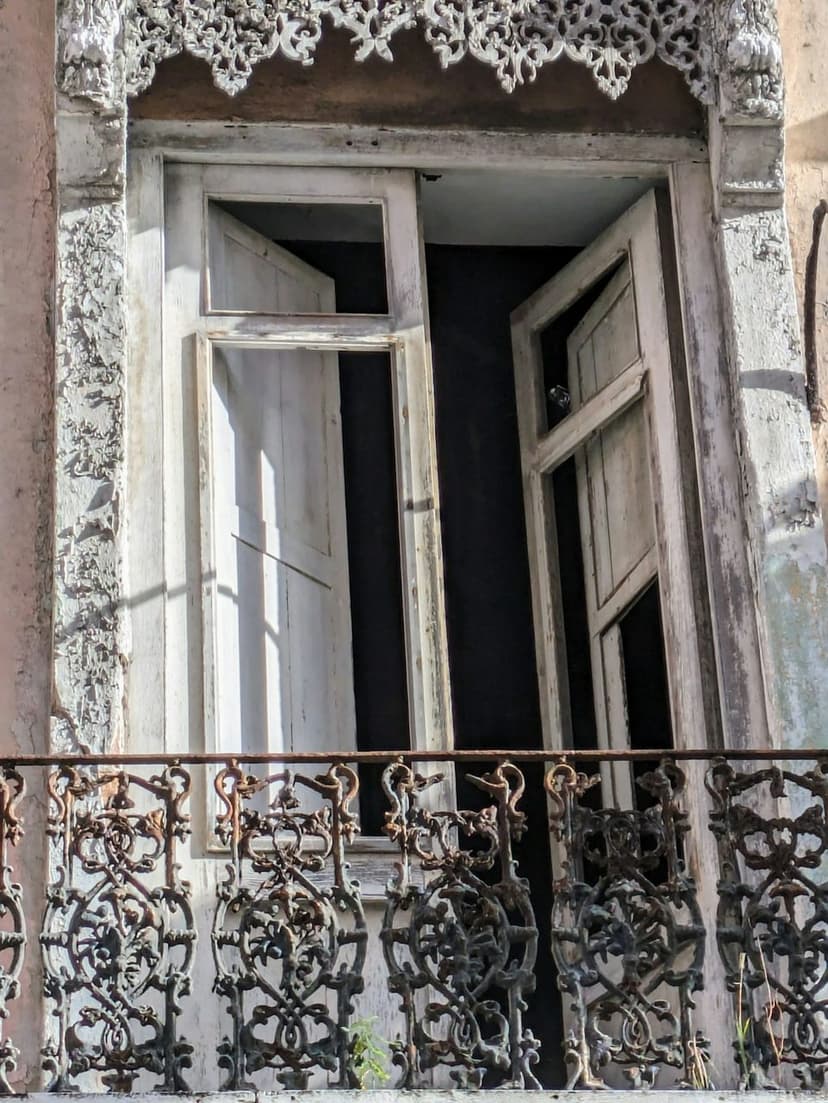 Ferforje balkon korkuluğu (temsili görsel)