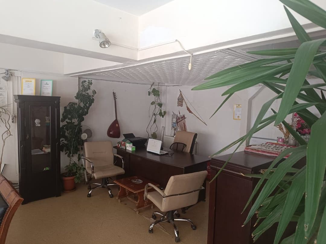 Altun Emlak ofis içi görüşme alanı