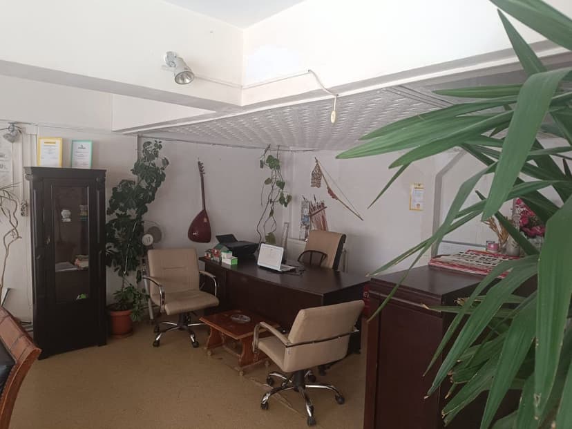 Altun Emlak ofis içi görüşme alanı