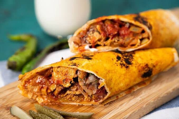 Hatay usulü soslu dürüm — kesit