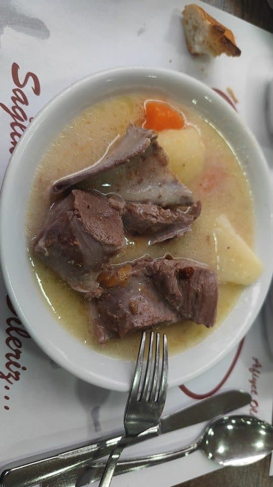 Kuzu haşlama — sulu yemek