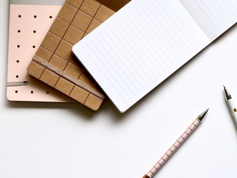 Defter ve yazı malzemeleri (temsili görsel)
