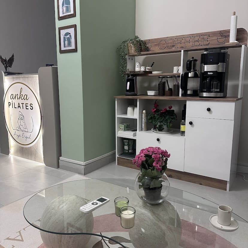 Anka Pilates stüdyo girişi ve resepsiyonu