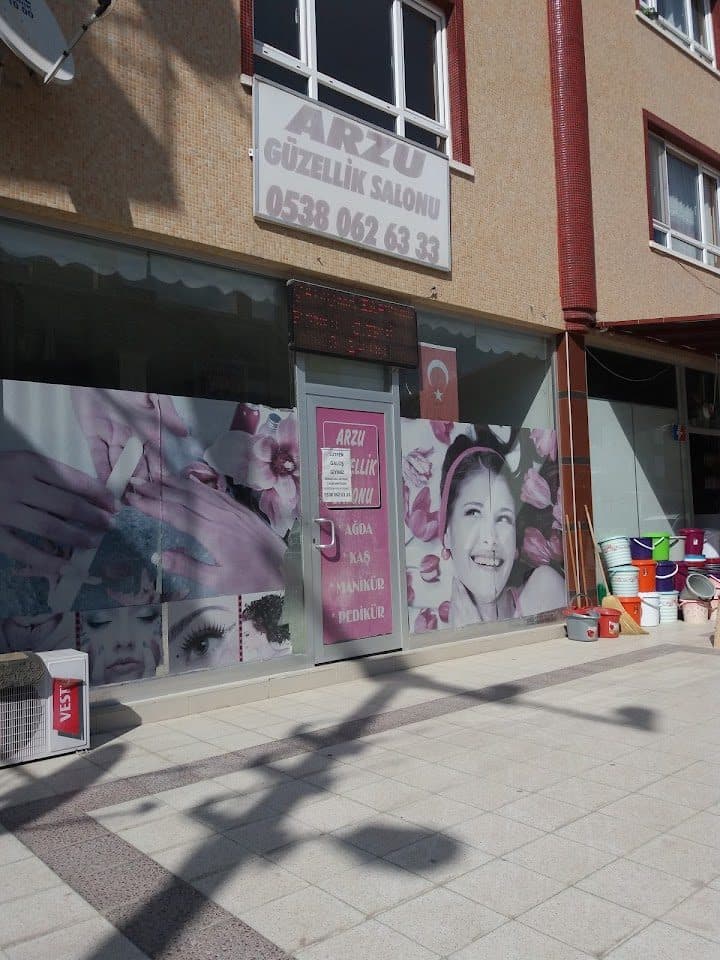 Arzu Güzellik Salonu dükkan girişi