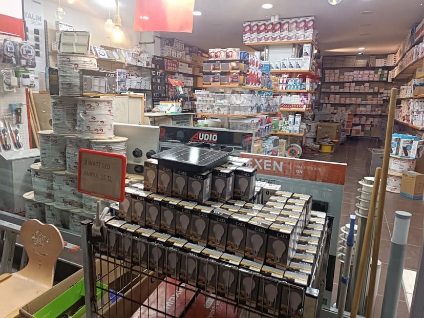 Mağaza içi — elektrik malzemeleri reyonu