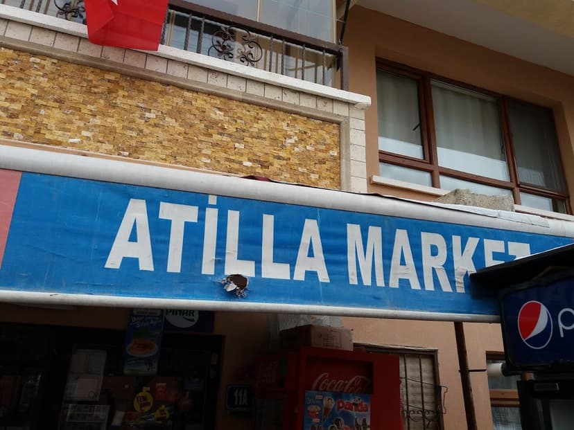 Atilla Market dükkân cephesi ve tabela (Gölbaşı Seğmenler)