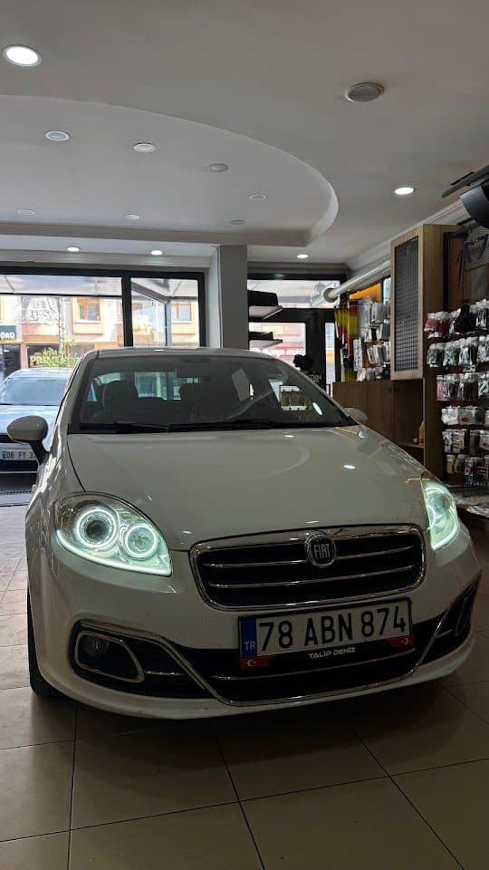 Angel far uygulanmış araç ön görünümü