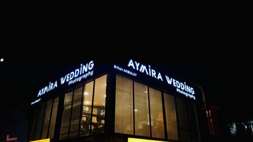 Aymira Garden İncek — aydınlatmalı bahçe ve mekân cephesi