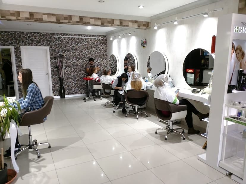 Salon iç mekânı — çalışma istasyonları