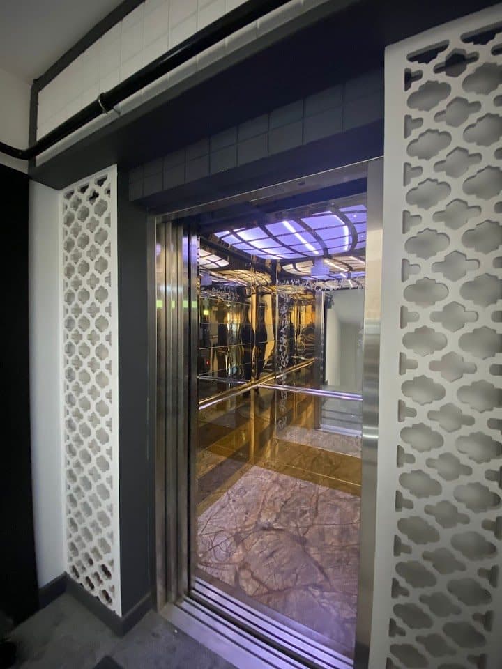 Azure VIP Güzellik Salonu — salon girişi