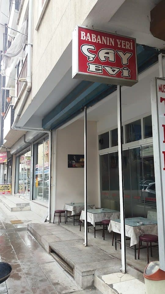 Babanın Yeri Çay Evi tabelası ve dükkân cephesi
