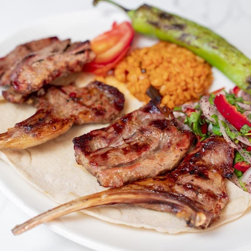 Karışık ızgara kebap porsiyonu