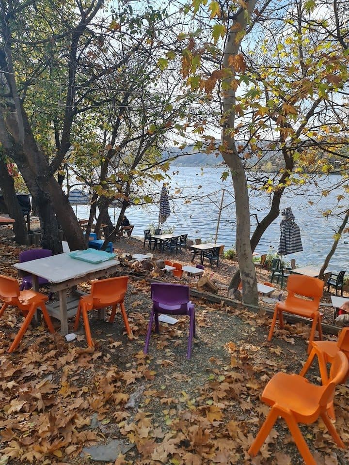 Göle nazır masalar — sonbahar