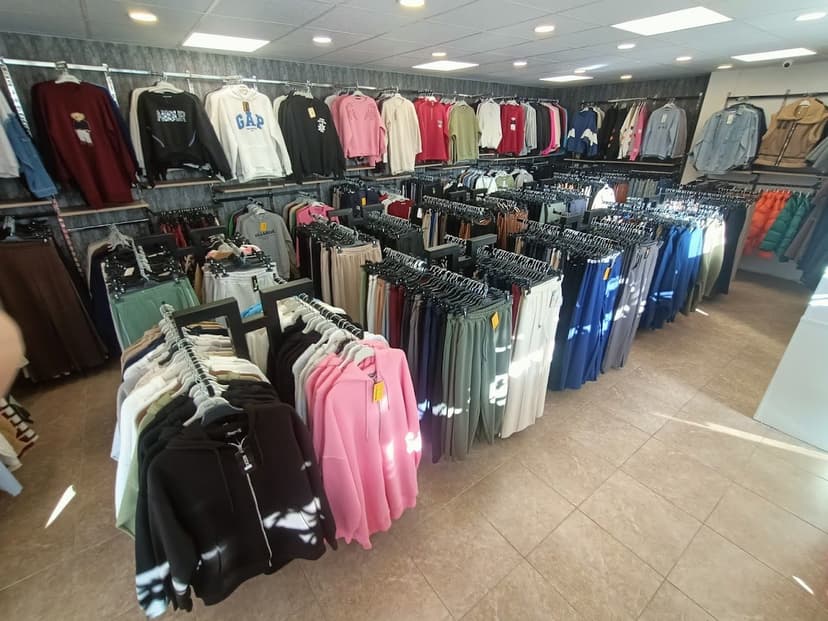 Barva Butik mağaza içi — kadın giyim reyonu
