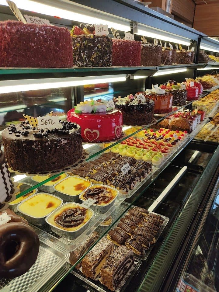 Tatlı ve baklava vitrini
