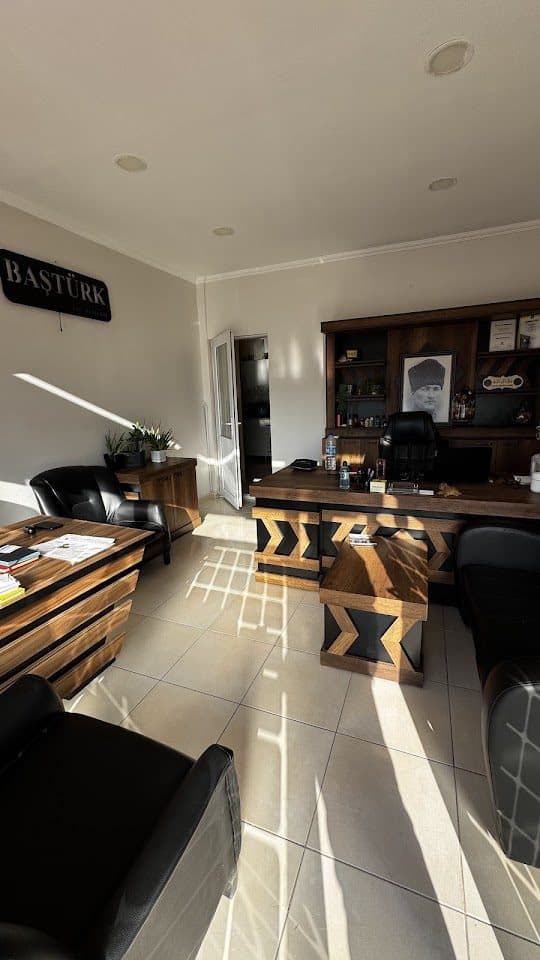 Baştürk Emlak ofis içi