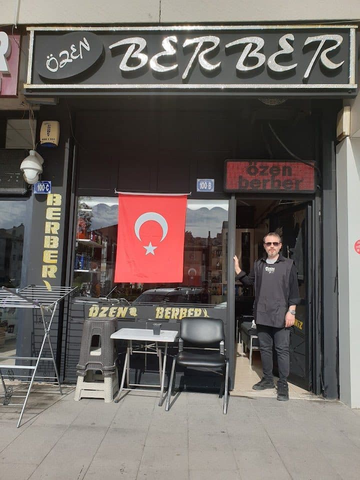 Akşam saatlerinde dükkân cephesi