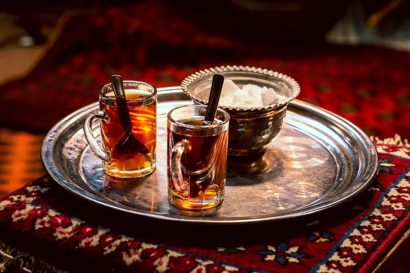 Tepside çay servisi ve semaver (temsili görsel)