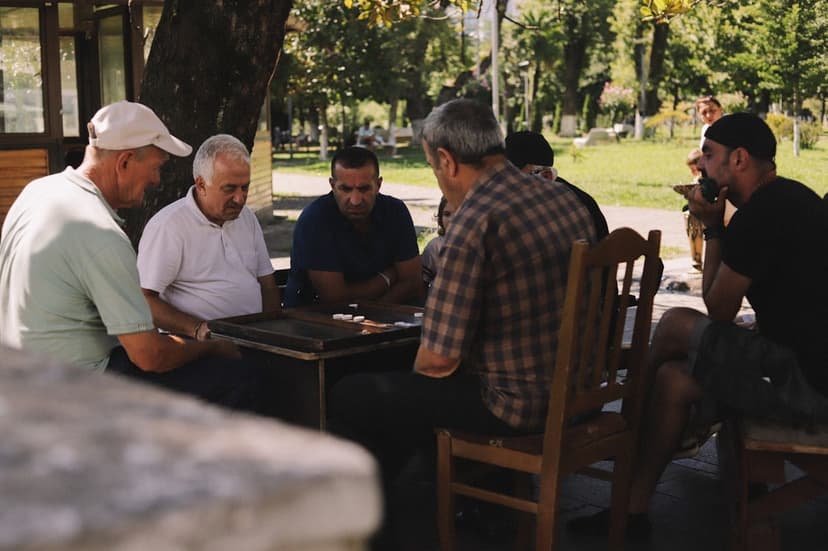 Masada tavla/oyun eşliğinde sohbet (temsili görsel)