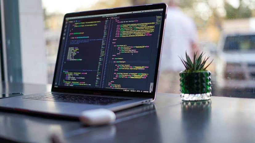 Web yazılım geliştirme çalışması (temsili görsel)