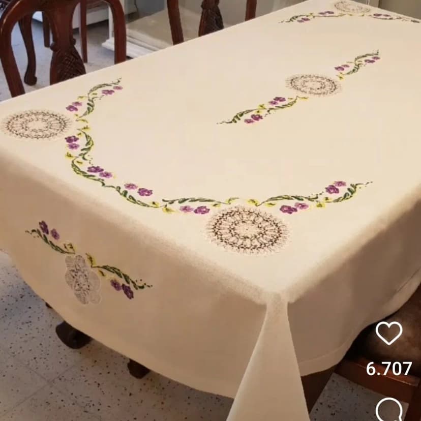 Kanaviçe işlemeli krem masa örtüsü — Belinay Çeyiz