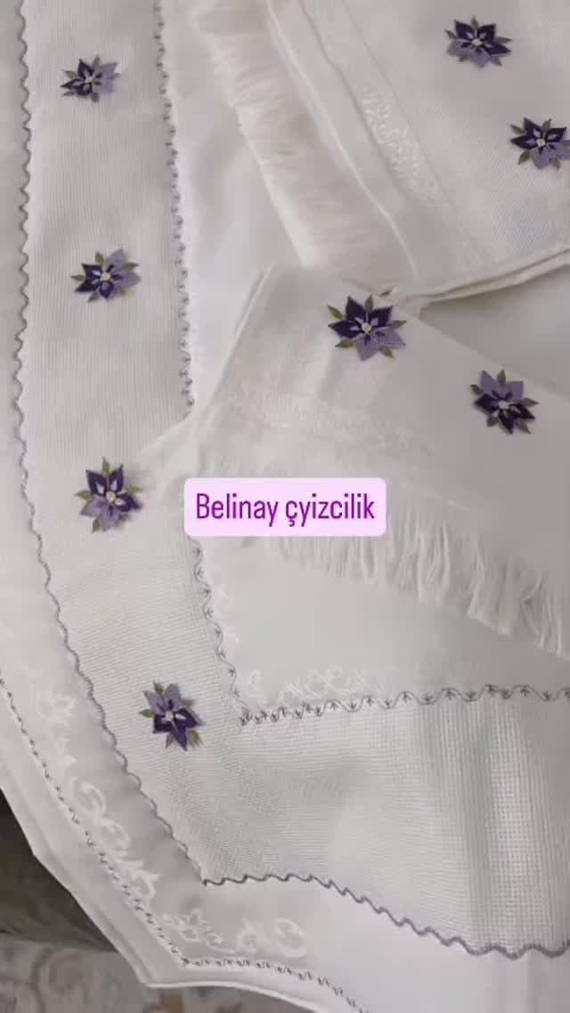 Üzüm motifli kanaviçe işlemeli örtü detayı