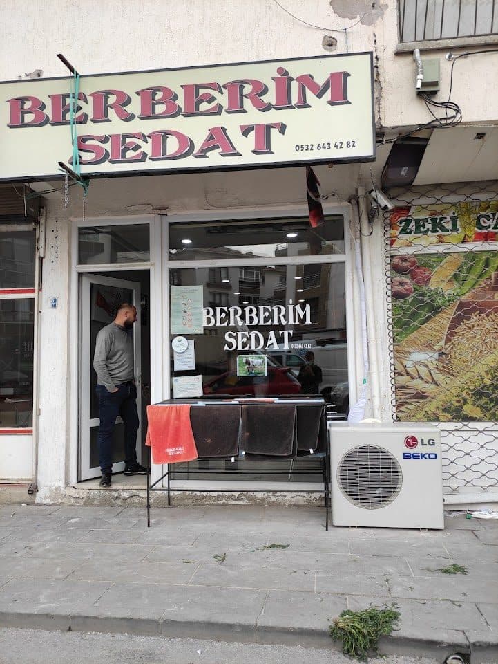 Berberim Sedat dükkân cephesi