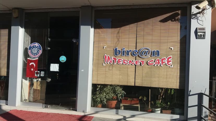 Bircan İnternet Kafe dükkân girişi ve tabelası