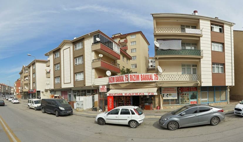 Oğuz Kağan Usta Caddesi'nden dükkân görünümü