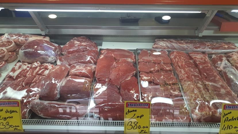 Taze kırmızı et vitrini