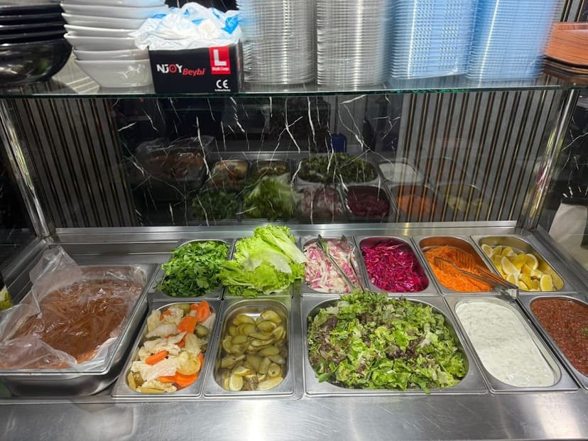Restoran iç mekan ve oturma alanı