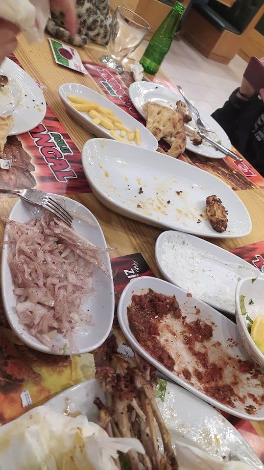 Köfte ve meze sofrası
