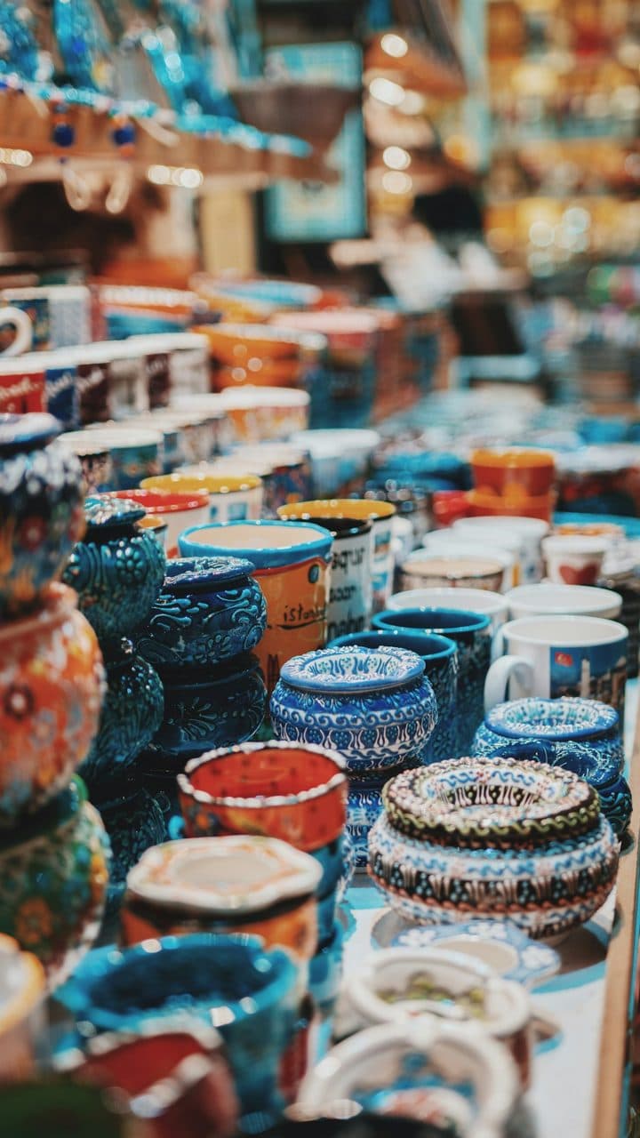 Boyanmış seramik hediyelik ürünler (temsili görsel)