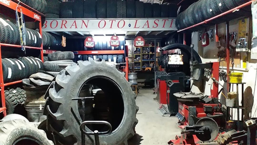 Dükkân içi — traktör ve iş makinesi lastikleri