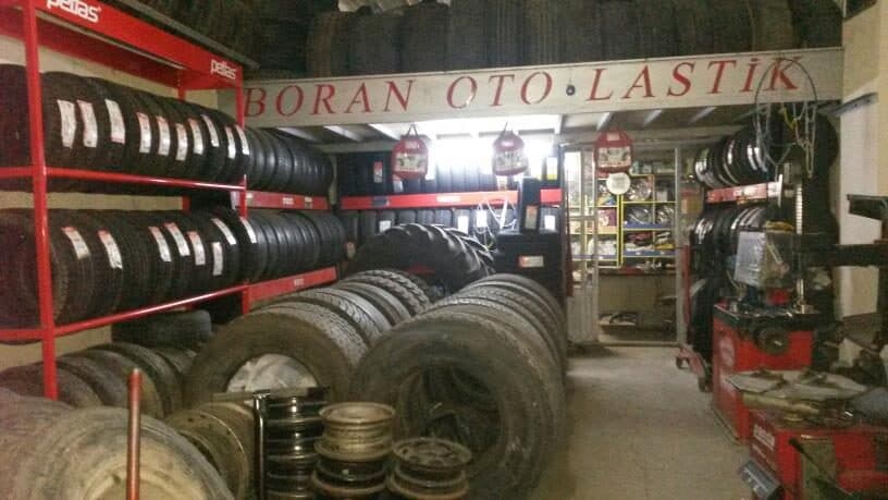 Lastik reyonu ve servis alanı