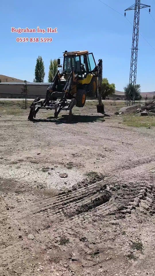 İş makinesi ile kazı çalışması